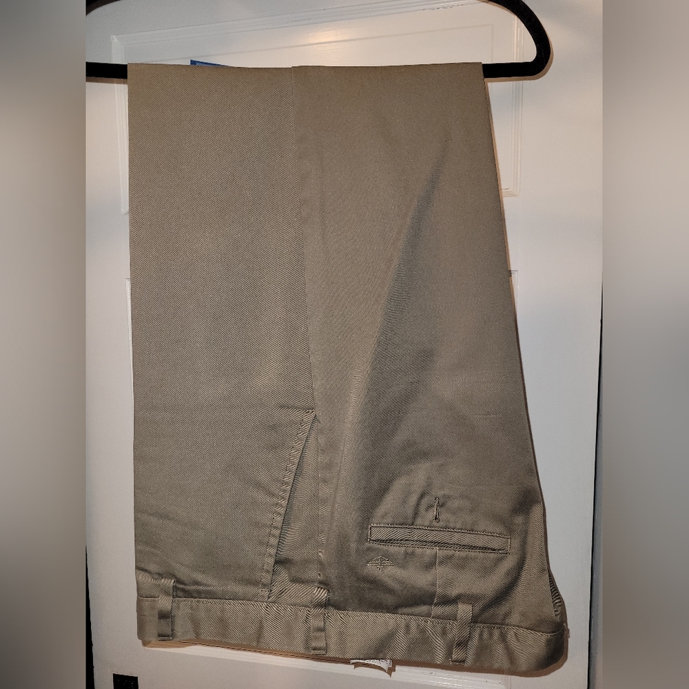 Dockers classic fit flat front dress pants 40x30